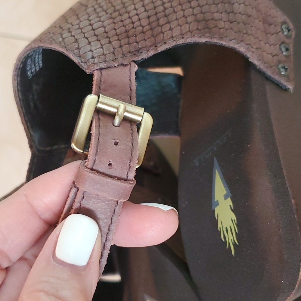 Volatile Brown Textured Open-Toe Platform Sandals - Picture 4 of 6